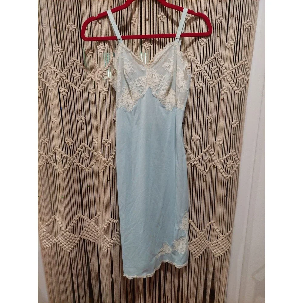 Vintage Gossard-Artemis Ice Blue Full Slip Lace Bust And Trim Size 34 Style 8047